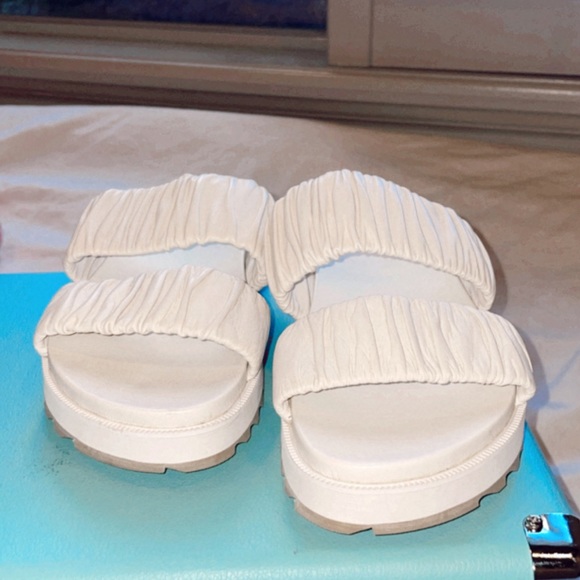 Brand New Woman’s Sorrel Sandles - Picture 1 of 4
